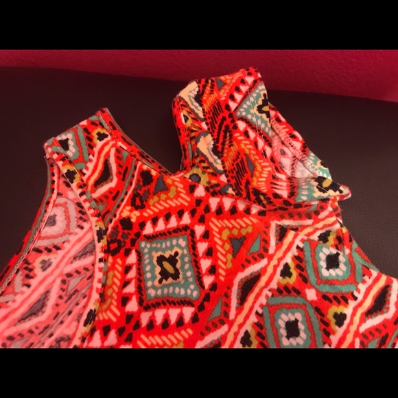 Patterned crop top 🖤🧡🙌🏼✨ - Picture 2 of 2